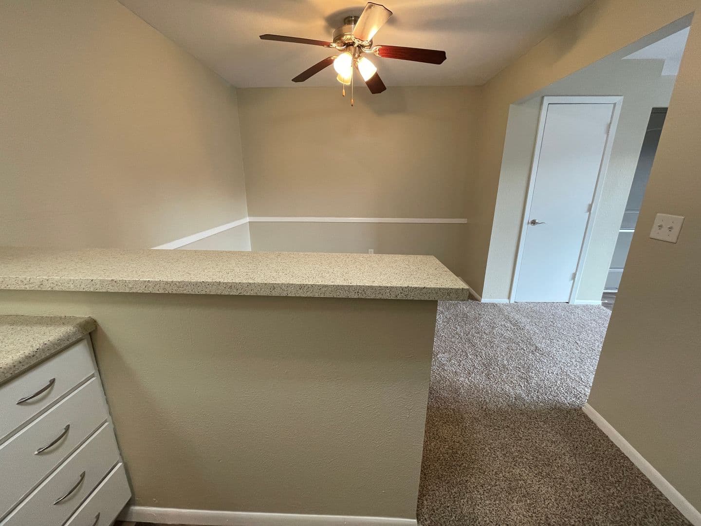 Overland Park Apartment: 7620 Shawnee Mission Pkwy
