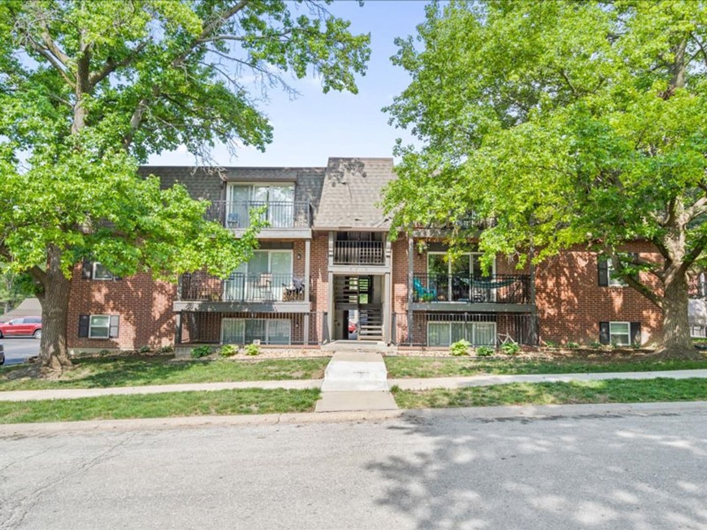 Mission Apartment: 5708 Outlook