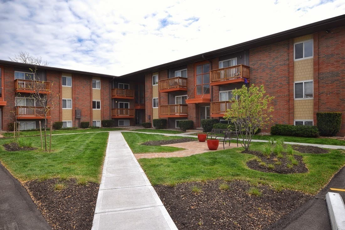 Merriam Apartment: 6216 Slater