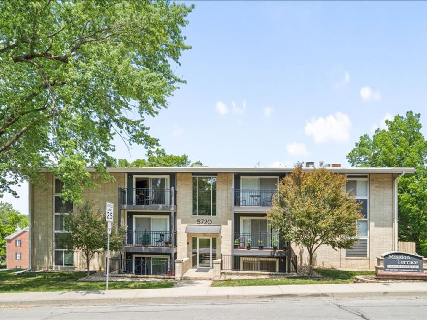 Mission Apartment: 5720 Martway St