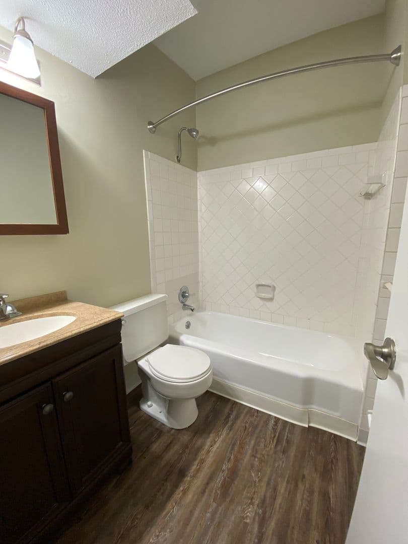 Mission Apartment: 5720 Martway St