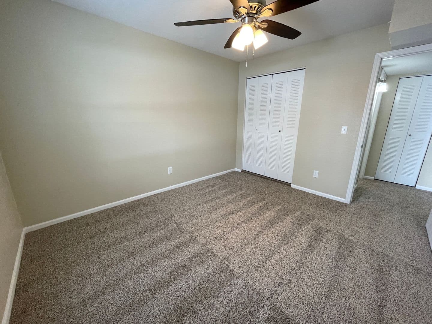 Overland Park Apartment: 7620 Shawnee Mission Pkwy
