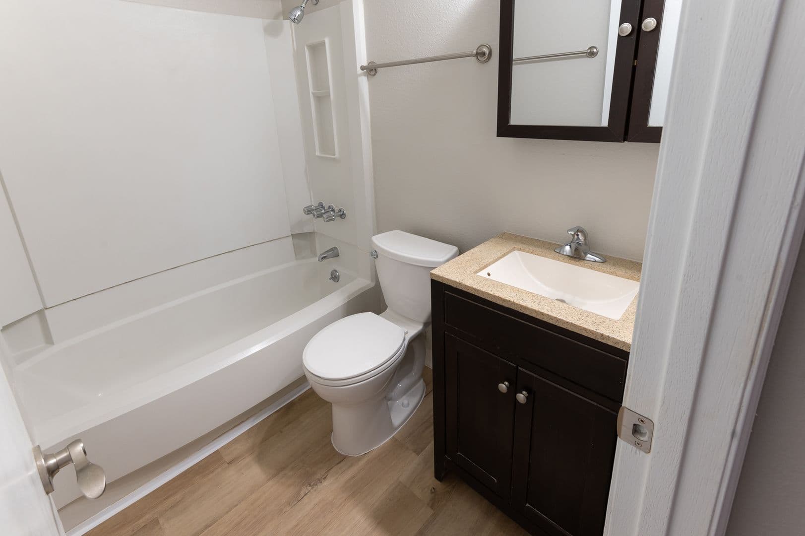 Overland Park Apartment: 7620 Shawnee Mission Pkwy
