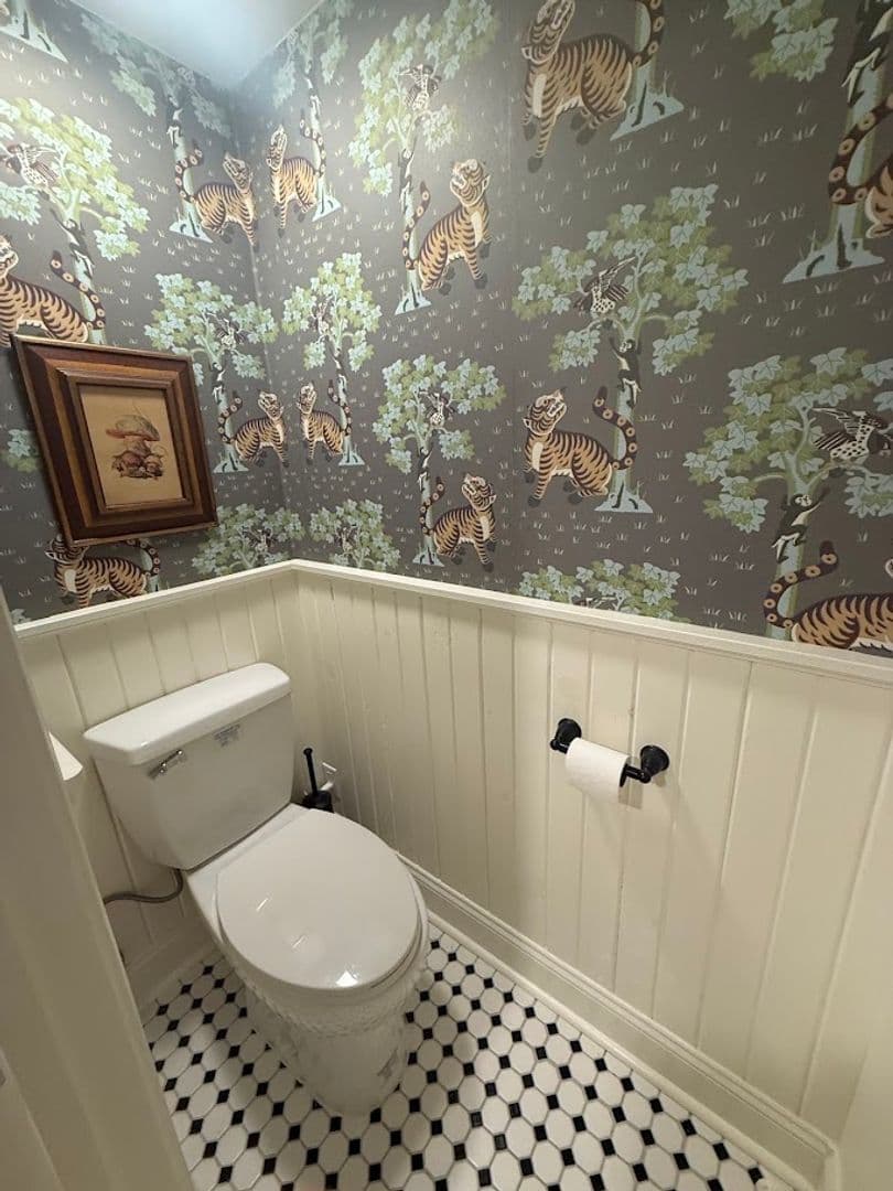 Andover House: 508 W Harry