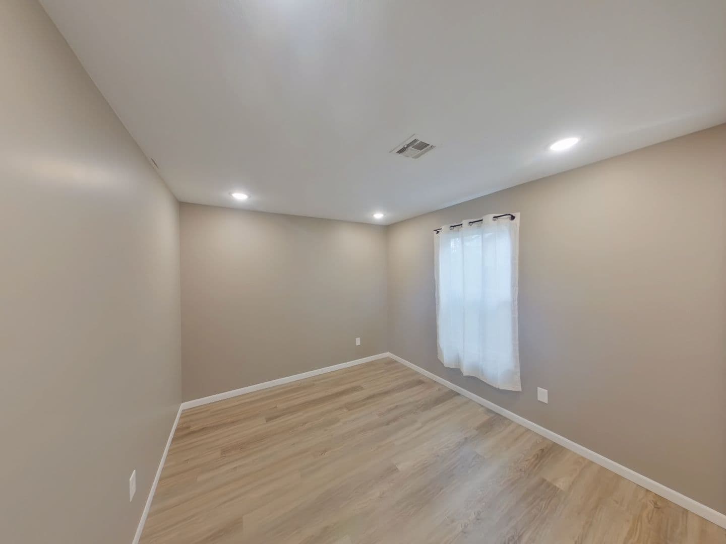 Wichita Apartment: 520 N Mathewson Ave