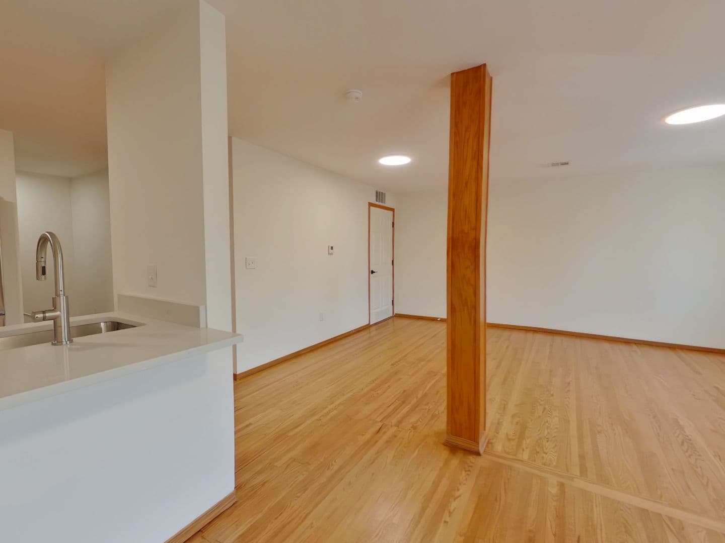 Wichita Apartment: 1401 E Douglas Ave, Apt B