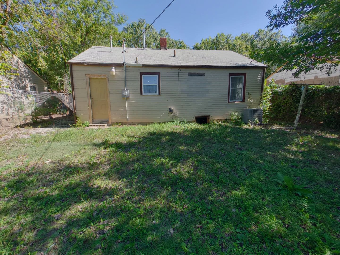 Wichita House: 1833 N Green Ave