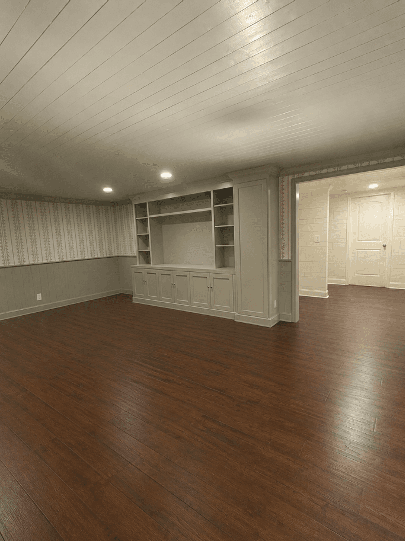Andover House: 508 W Harry