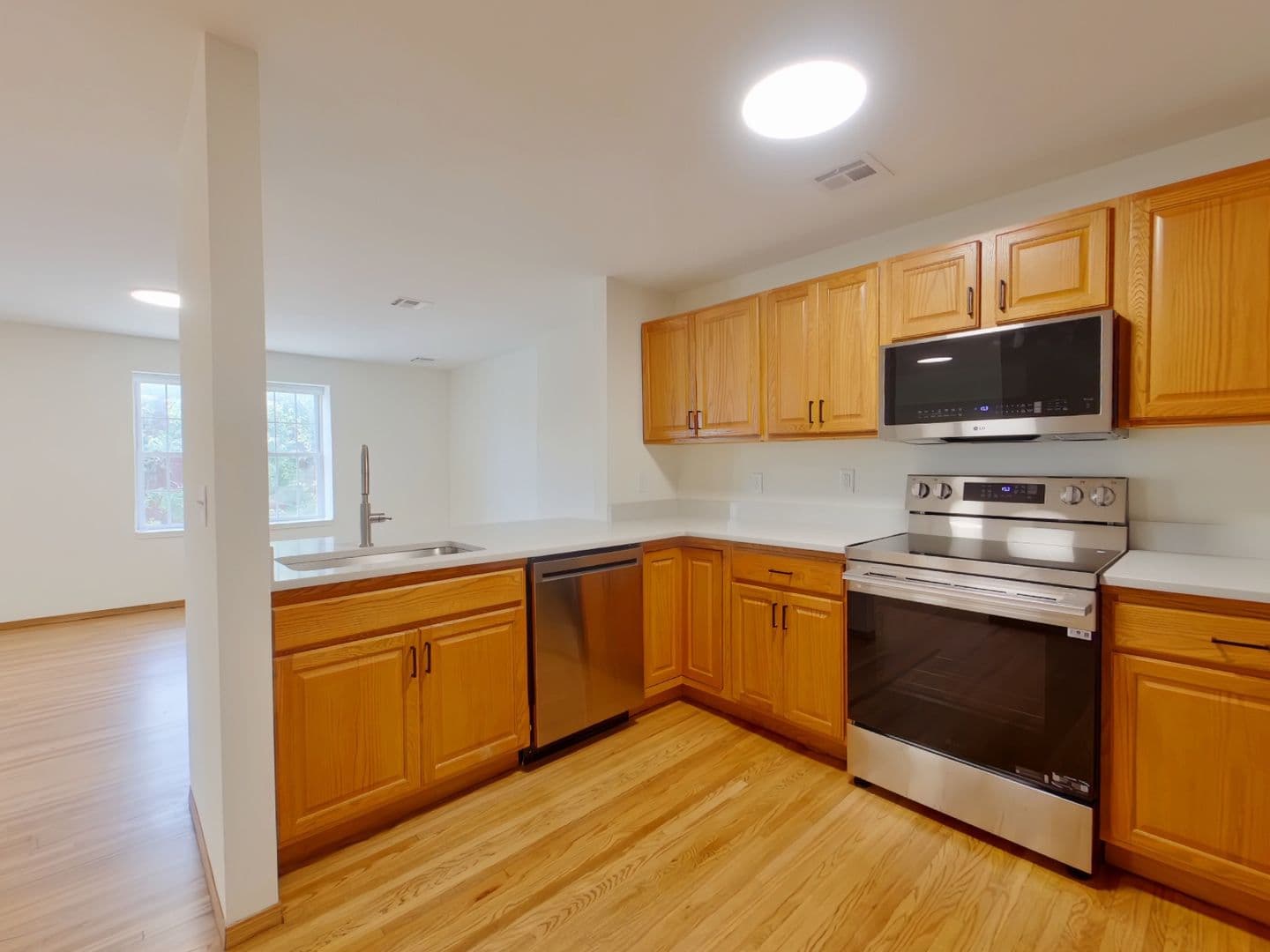 Wichita Apartment: 1401 E Douglas Ave, Apt B