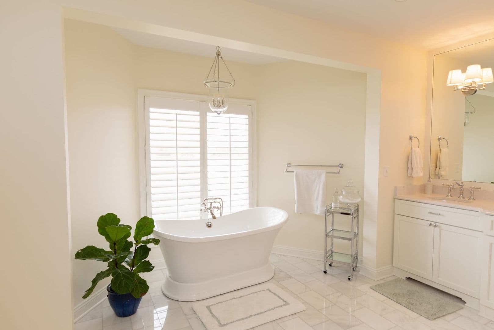 Andover House: 508 W Harry