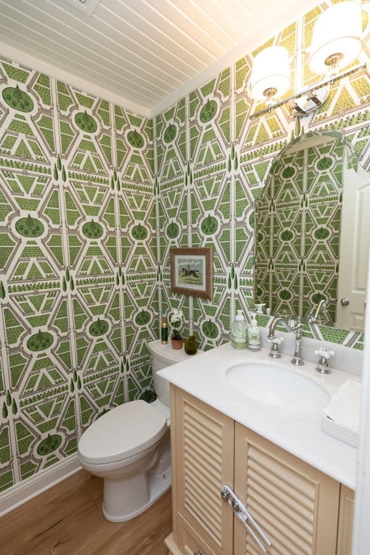 Andover House: 508 W Harry