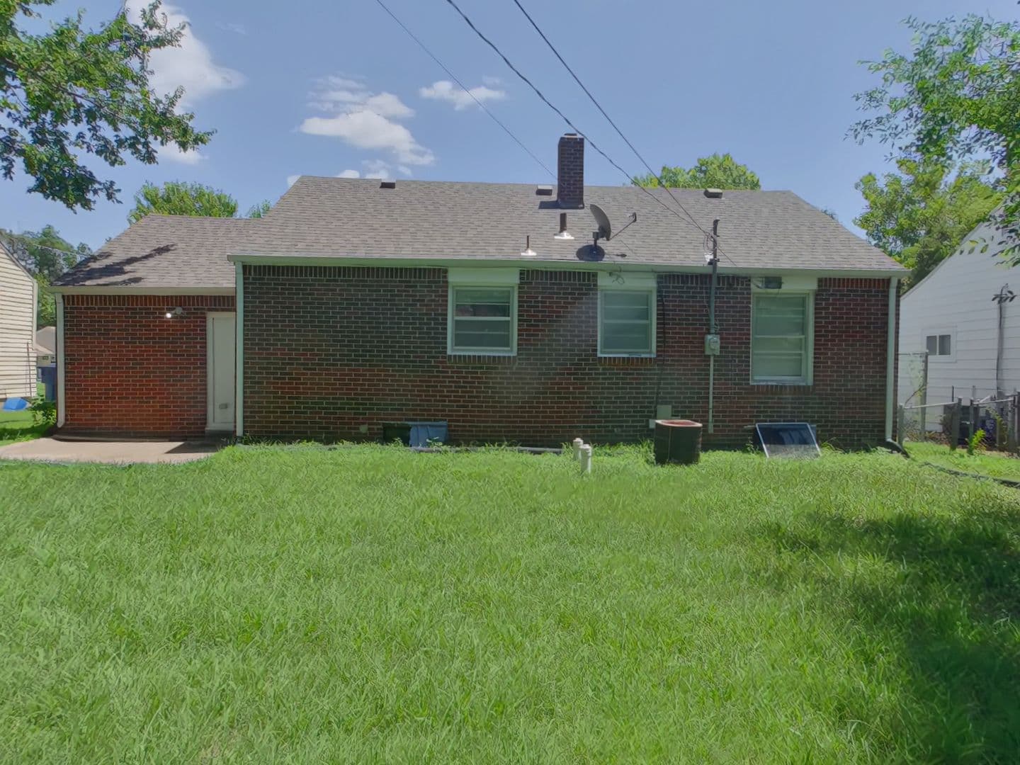 Wichtia House: 1557 N Broadview St