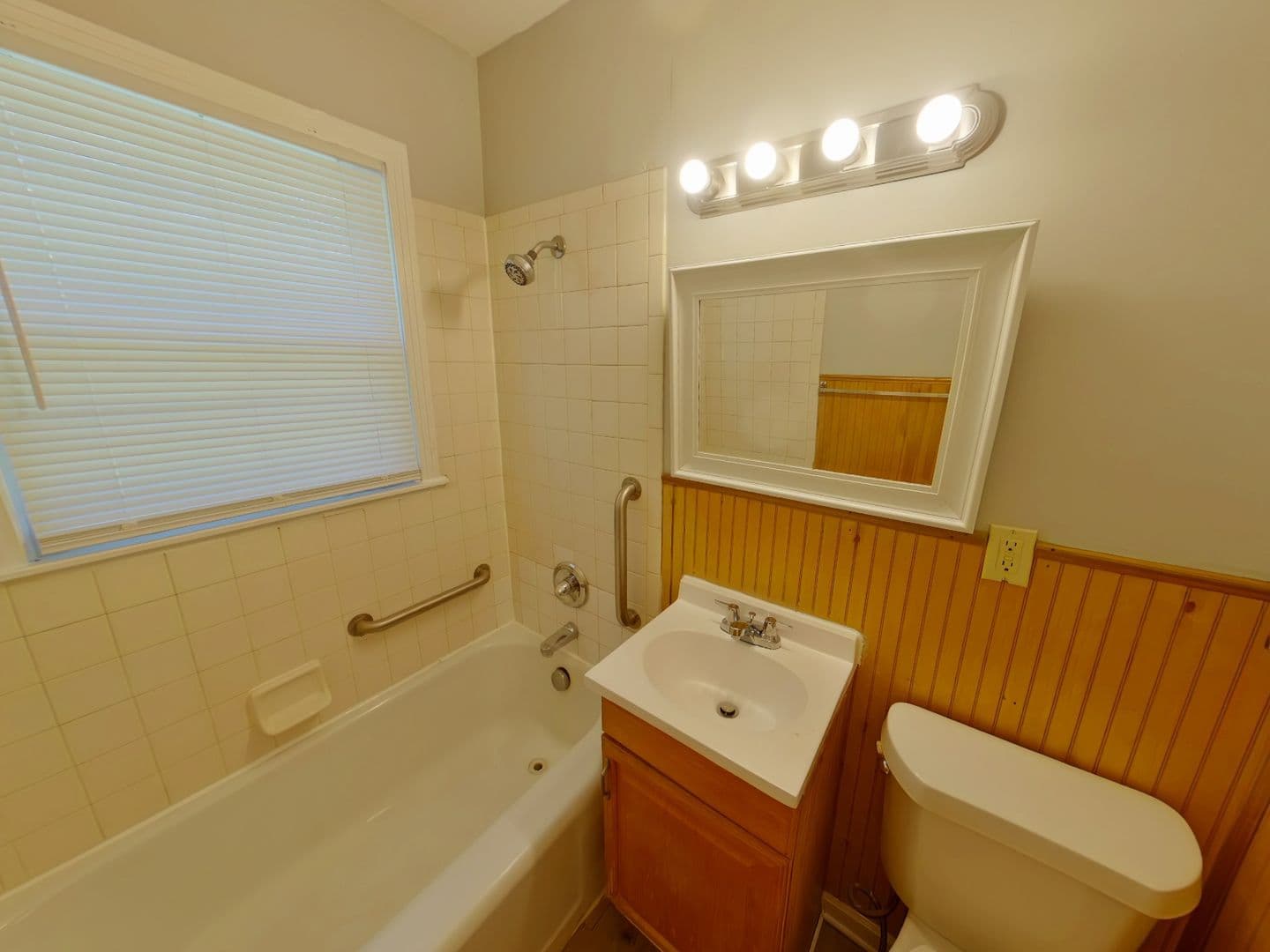 Wichtia House: 1557 N Broadview St