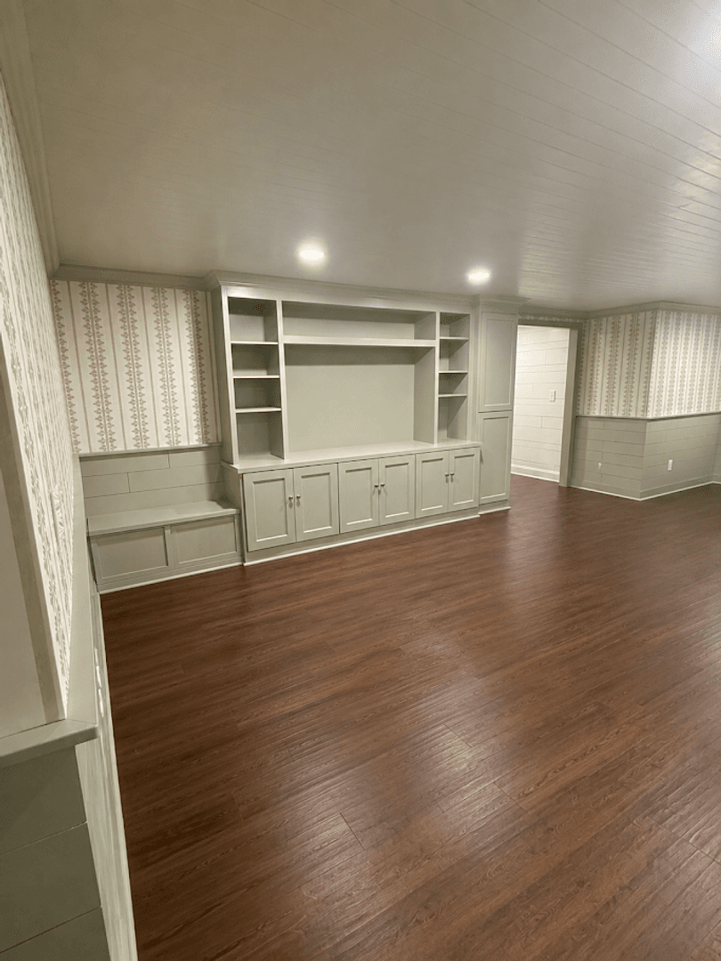 Andover House: 508 W Harry
