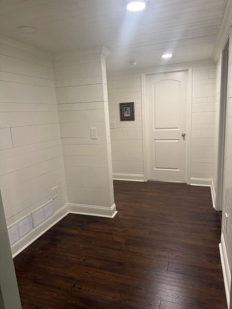 Andover House: 508 W Harry