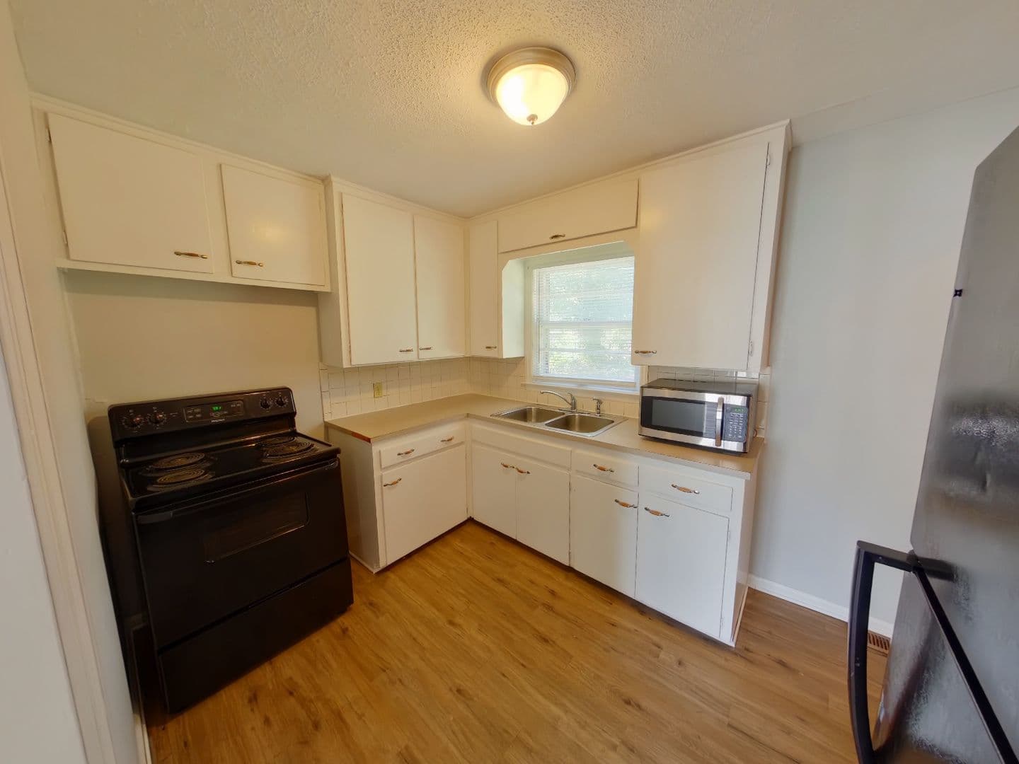 Wichtia House: 1557 N Broadview St