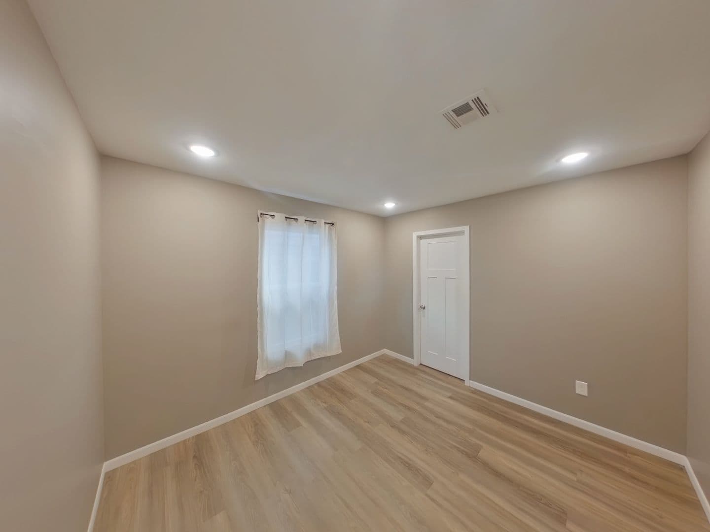 Wichita Apartment: 520 N Mathewson Ave