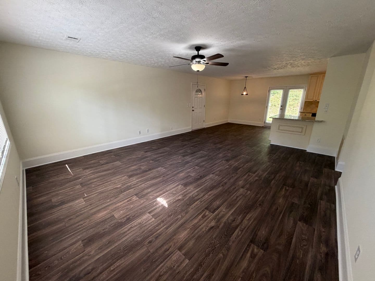 Suwanee House: 3884 Dollar Cr.