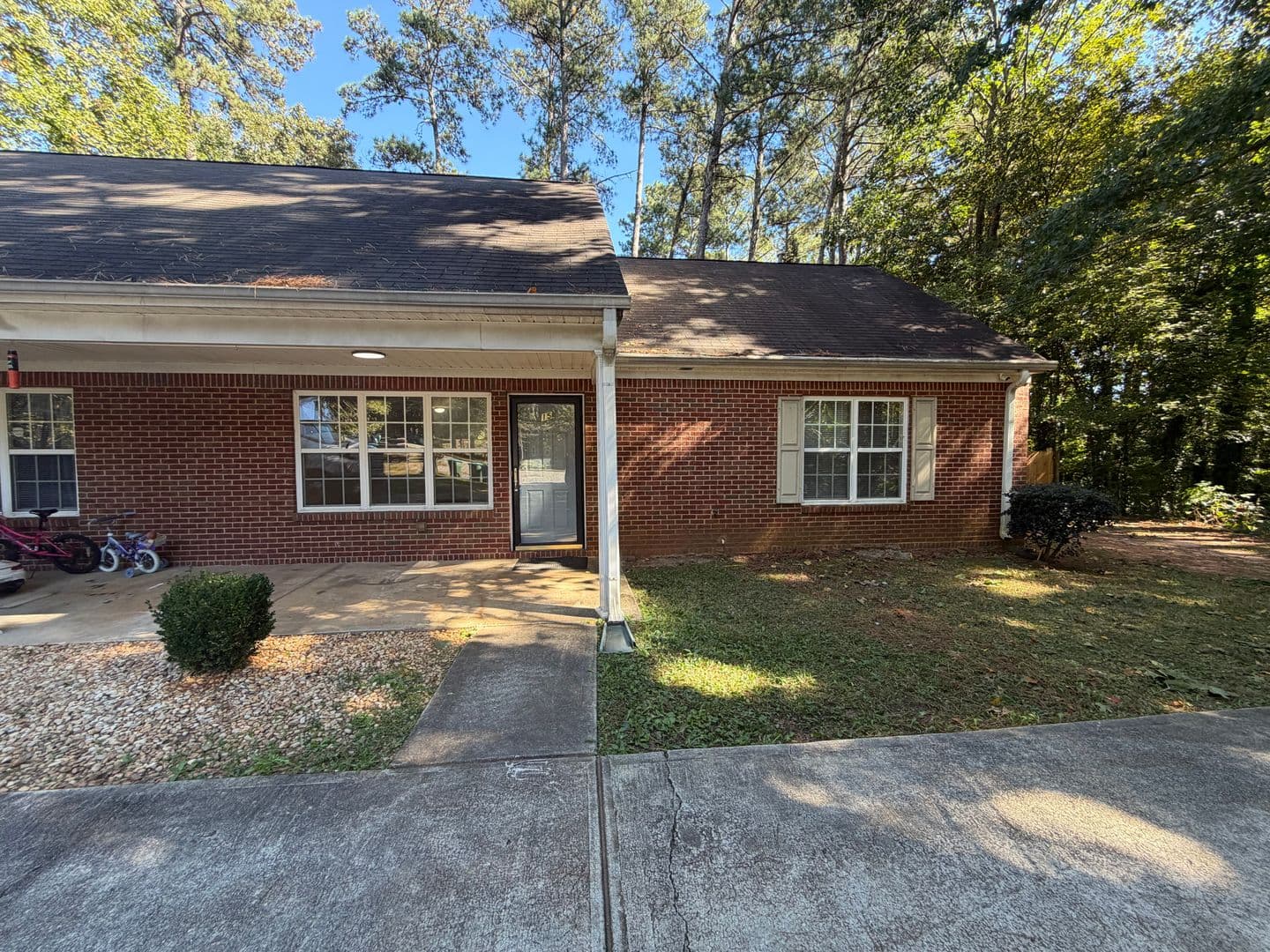 Tucker Apartment: Simonton Ct