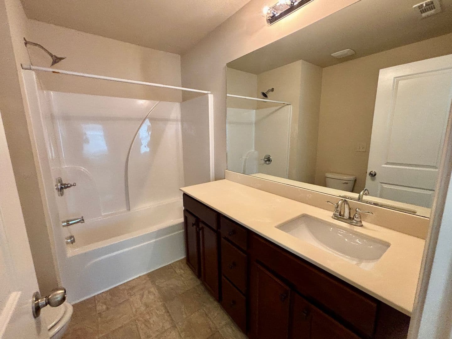 Cumming House: 1344 Brookmere Way