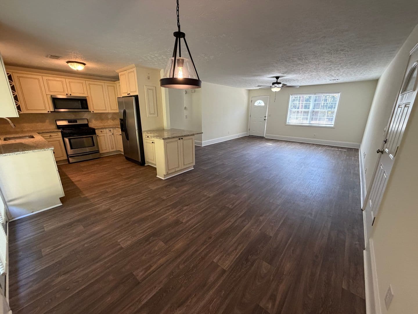 Suwanee House: 3884 Dollar Cr.
