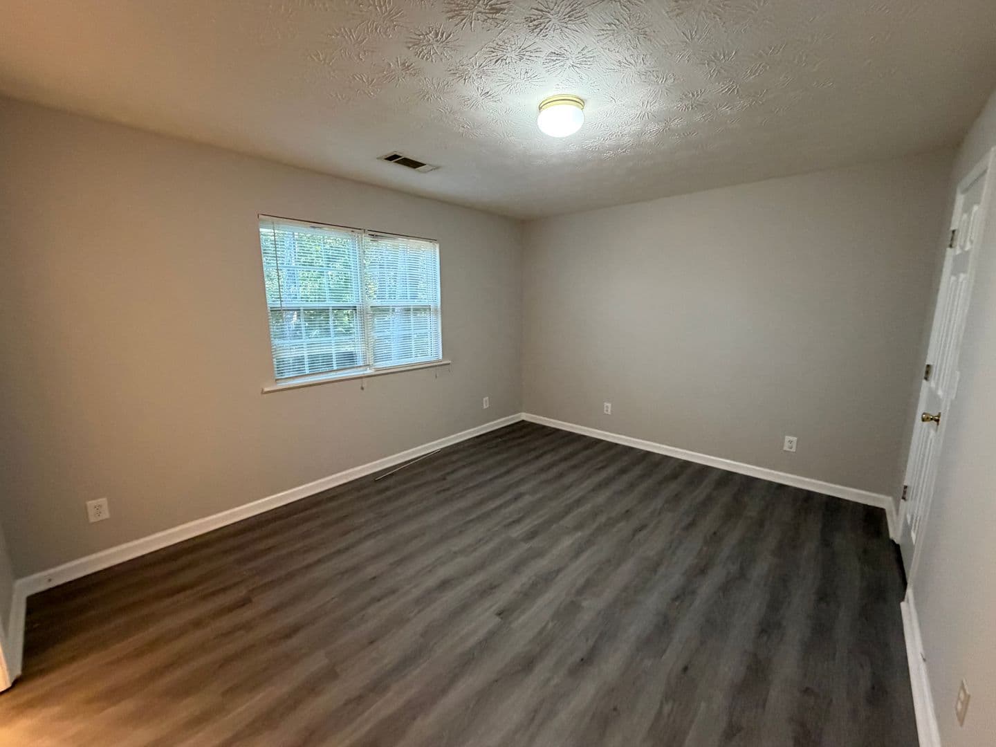 Tucker Apartment: Simonton Ct
