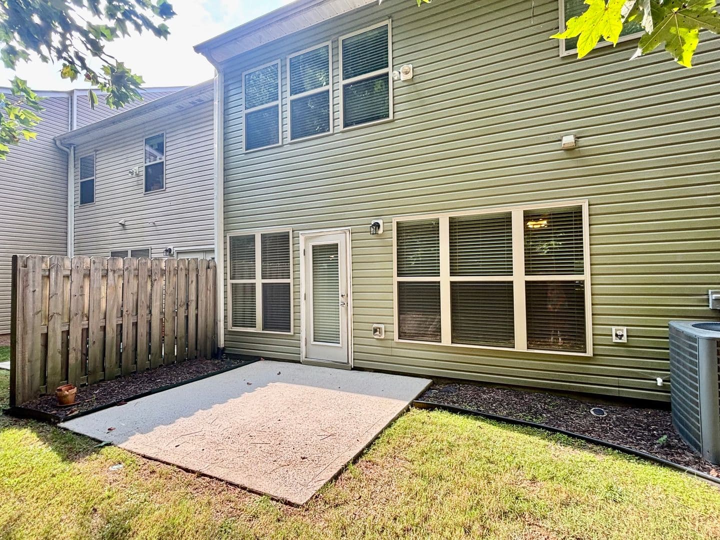 Cumming House: 1344 Brookmere Way