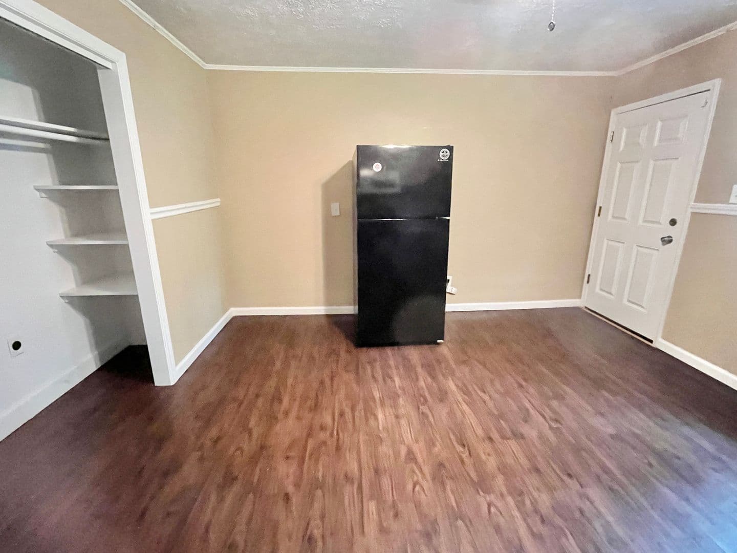 Oakwood Apartment: 4415 Oak Street