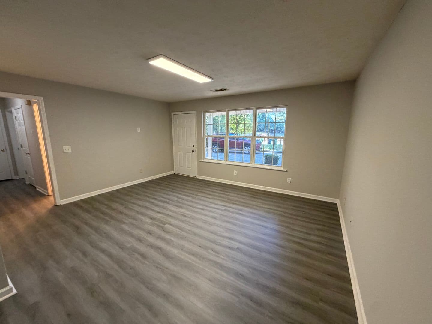 Tucker Apartment: Simonton Ct