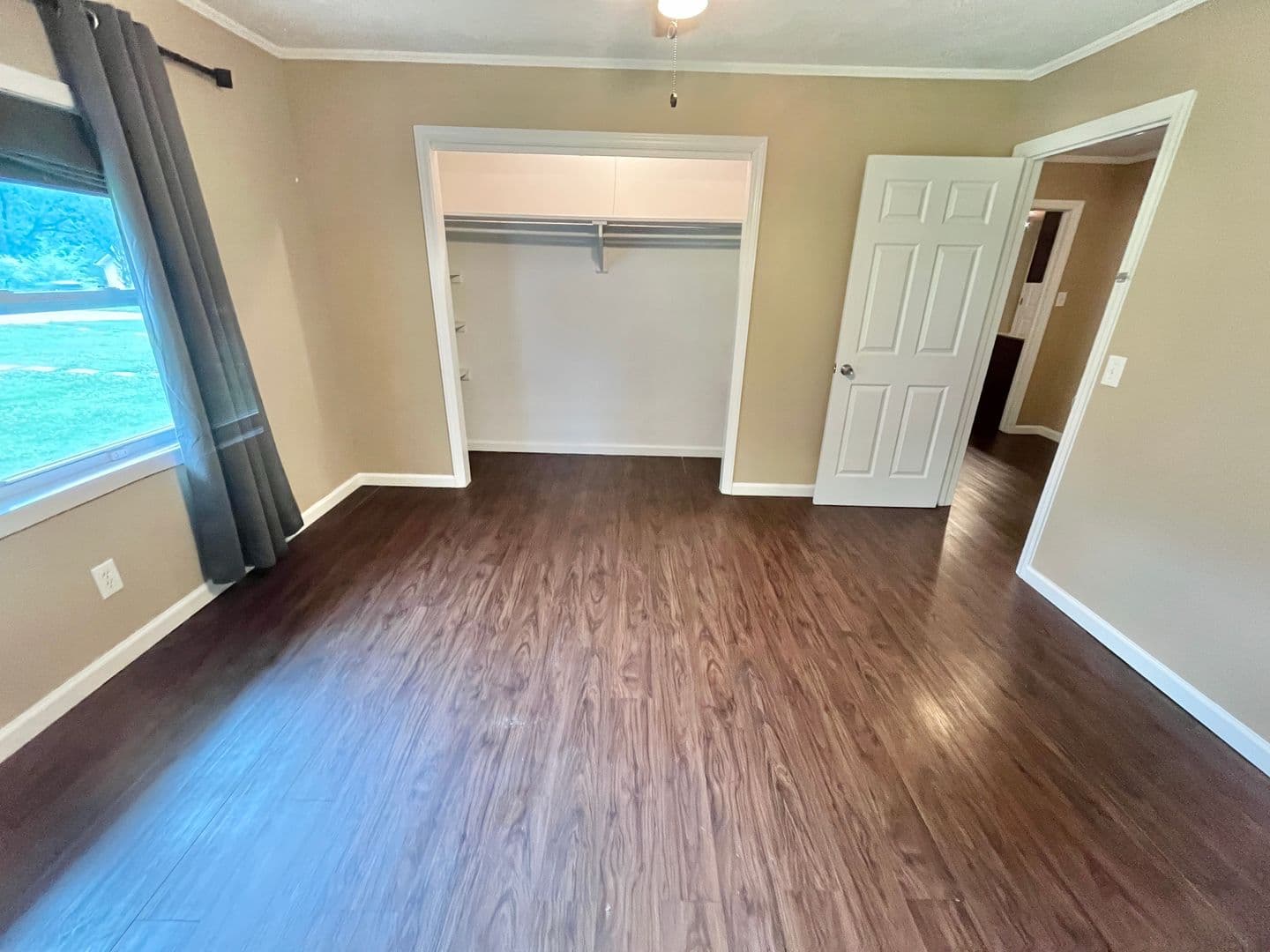 Oakwood Apartment: 4415 Oak Street