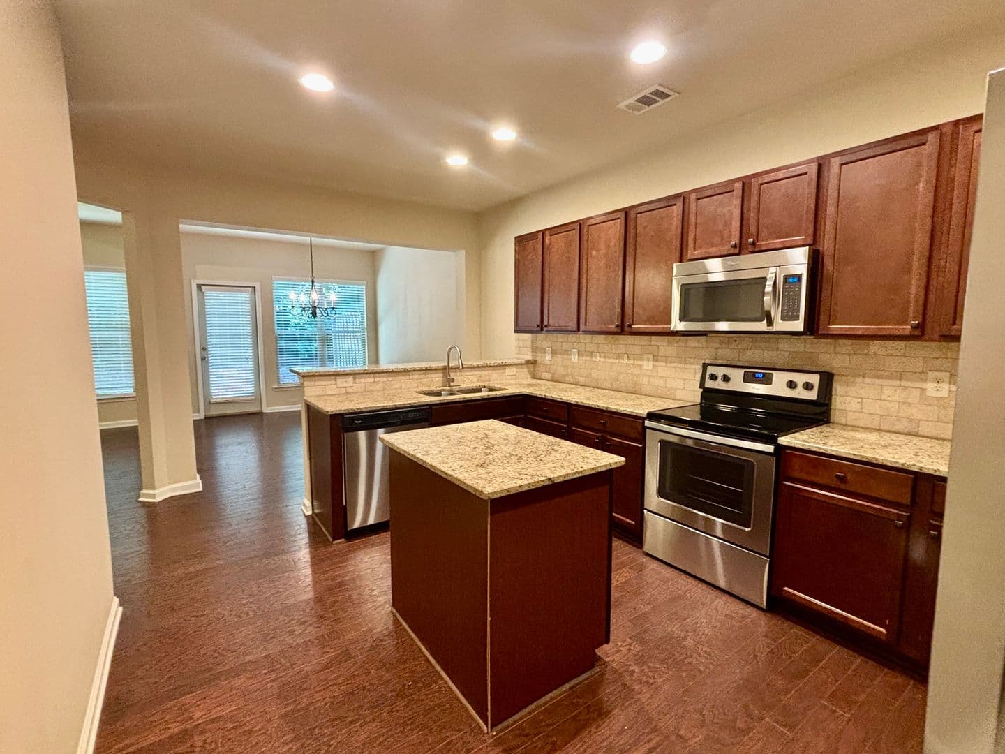 Cumming House: 1344 Brookmere Way