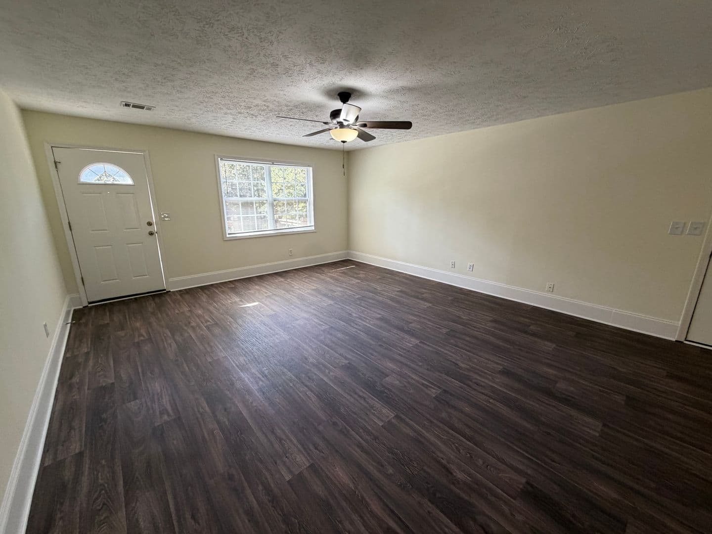 Suwanee House: 3884 Dollar Cr.