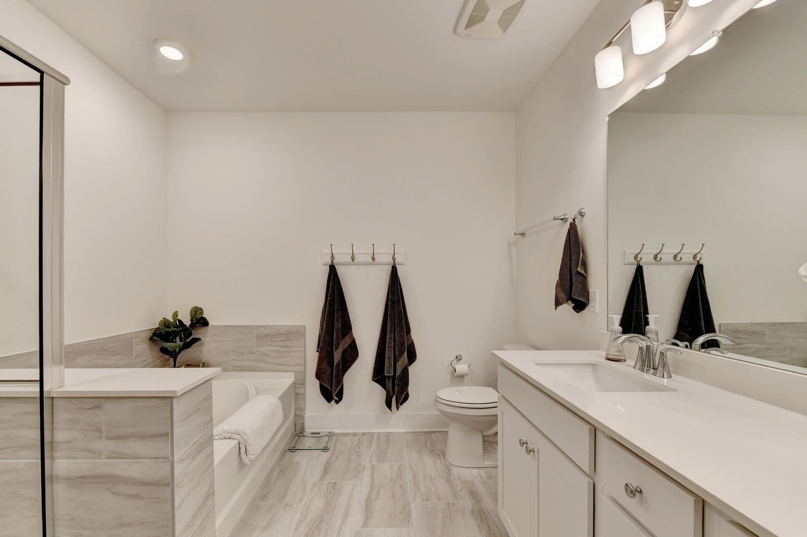 Cumming House: 3342 Orwell Way Unit 1208