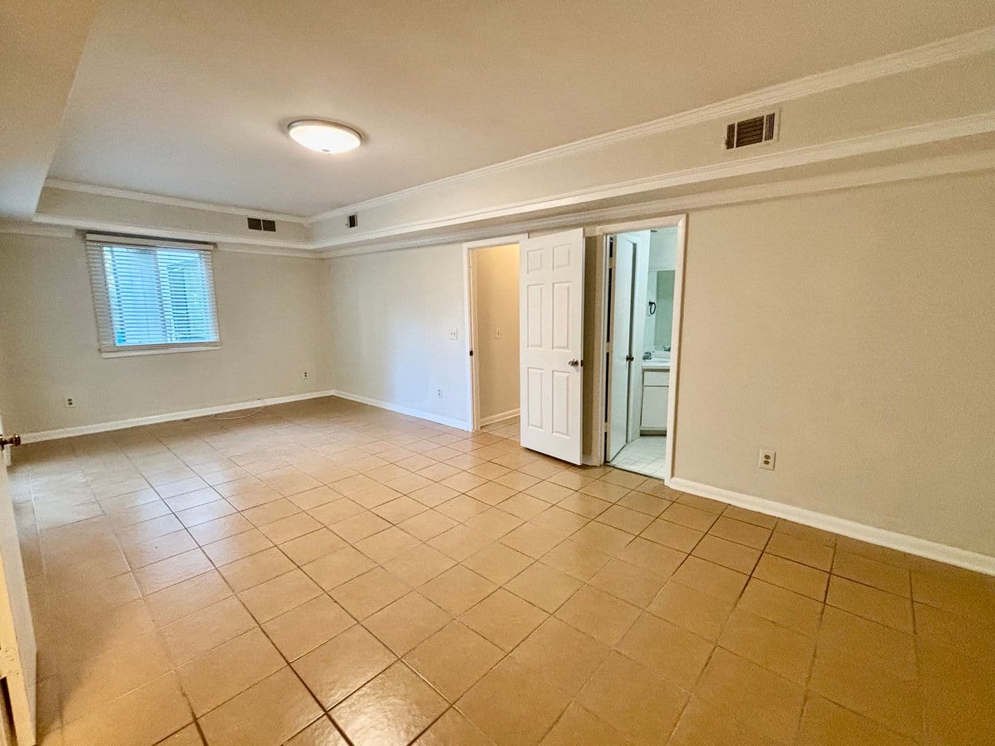 Norcross Apartment: 5931 Kay Drive