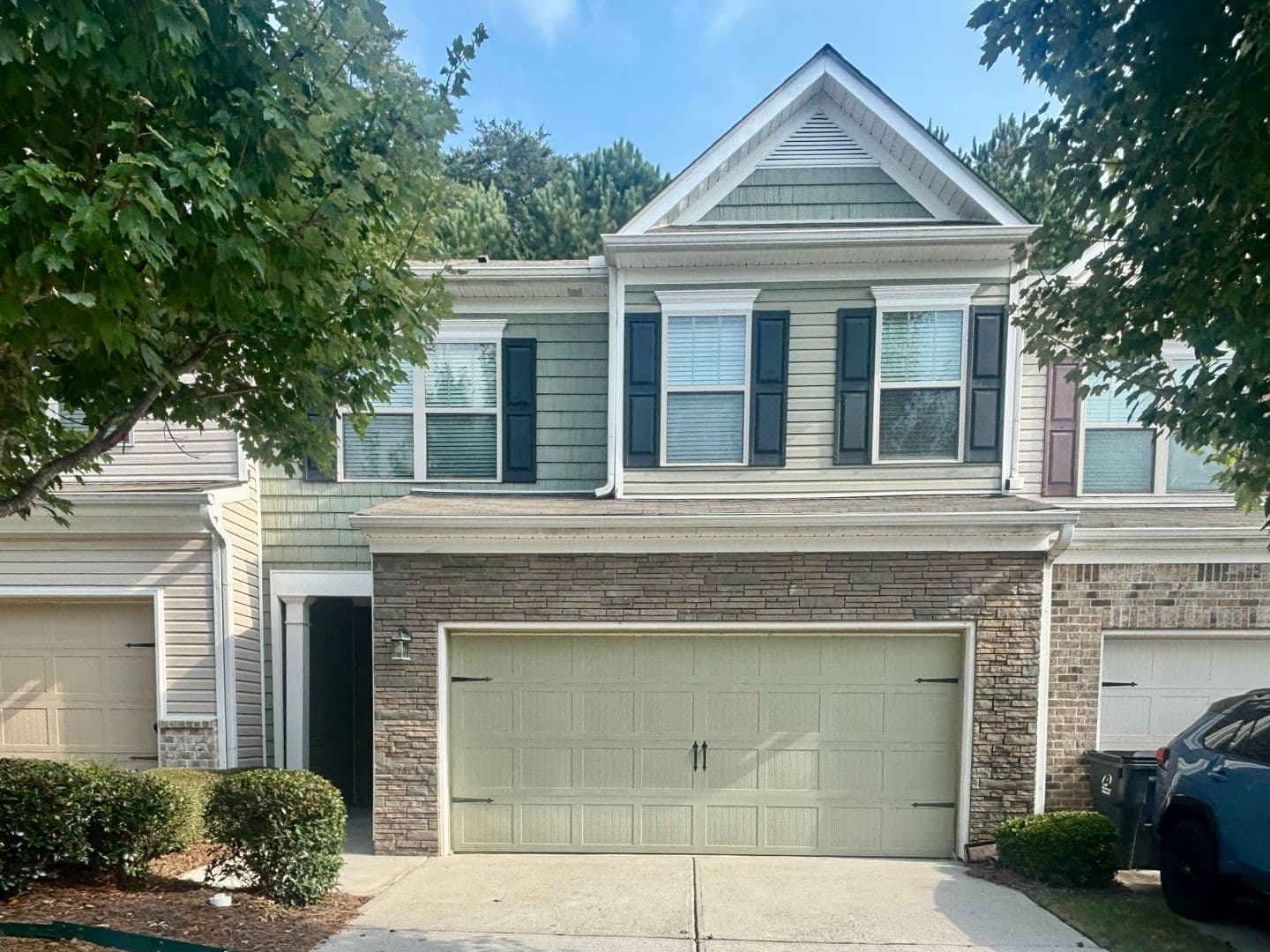 Cumming House: 1344 Brookmere Way