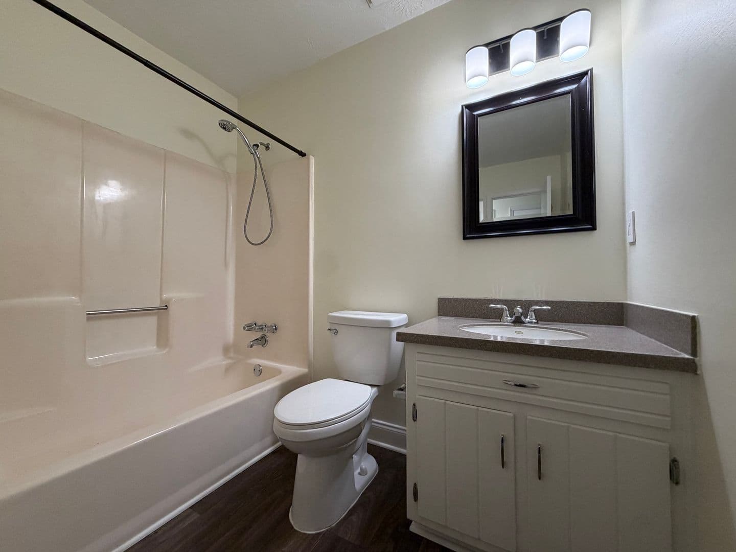 Suwanee House: 3884 Dollar Cr.