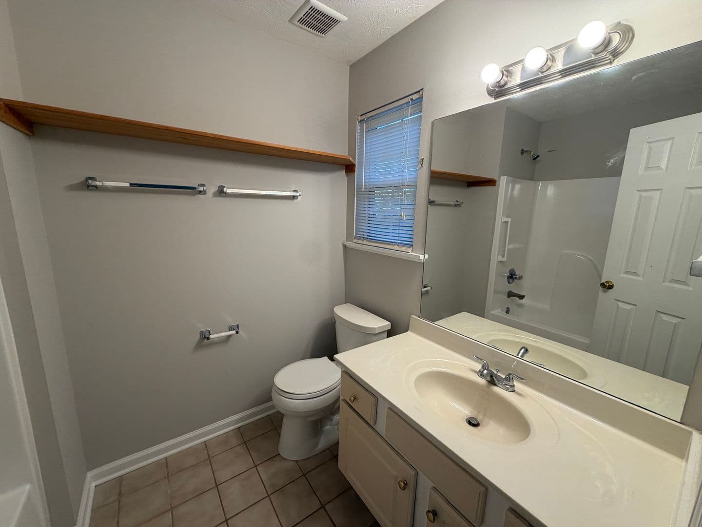 Tucker Apartment: Simonton Ct