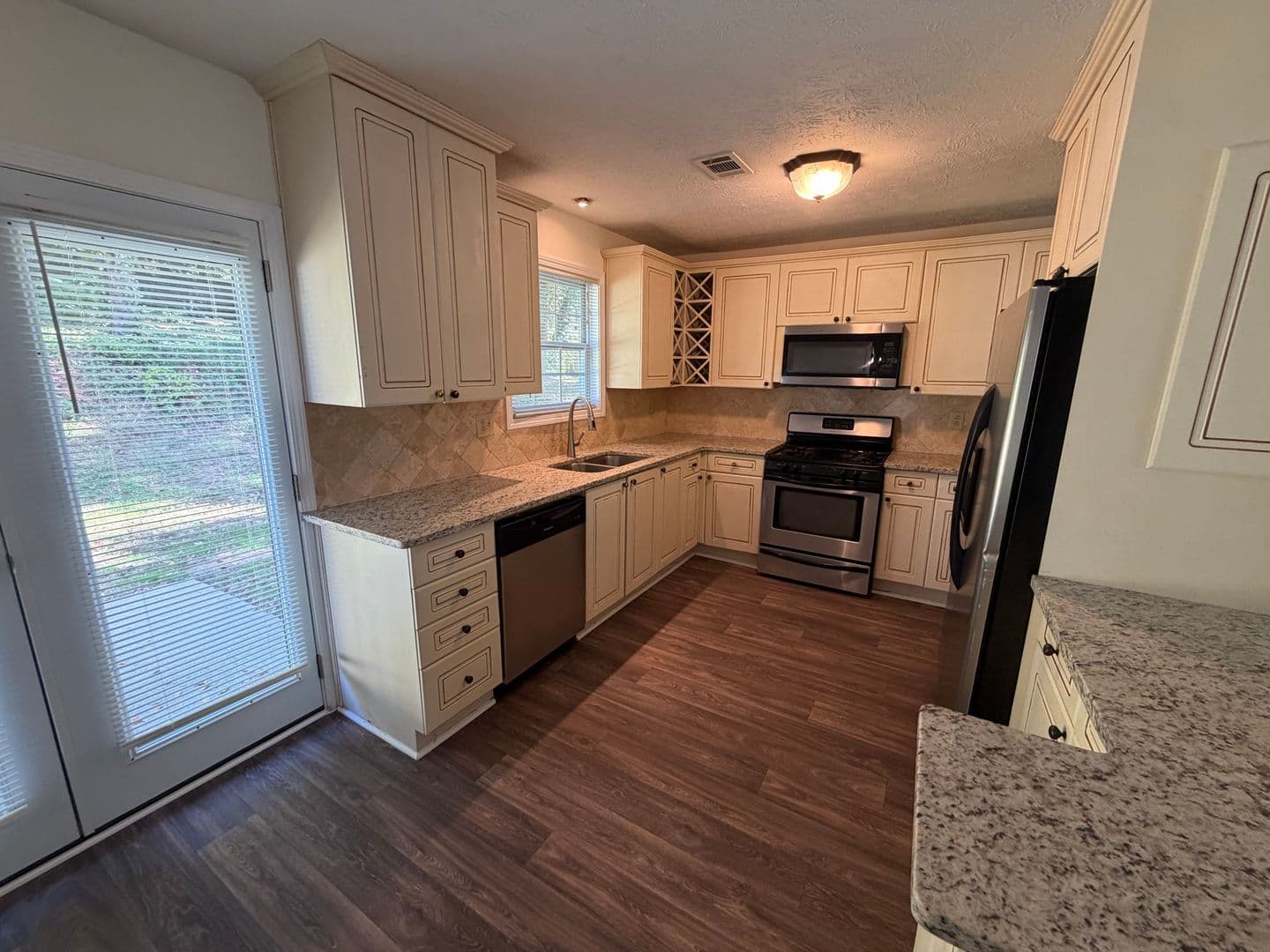 Suwanee House: 3884 Dollar Cr.