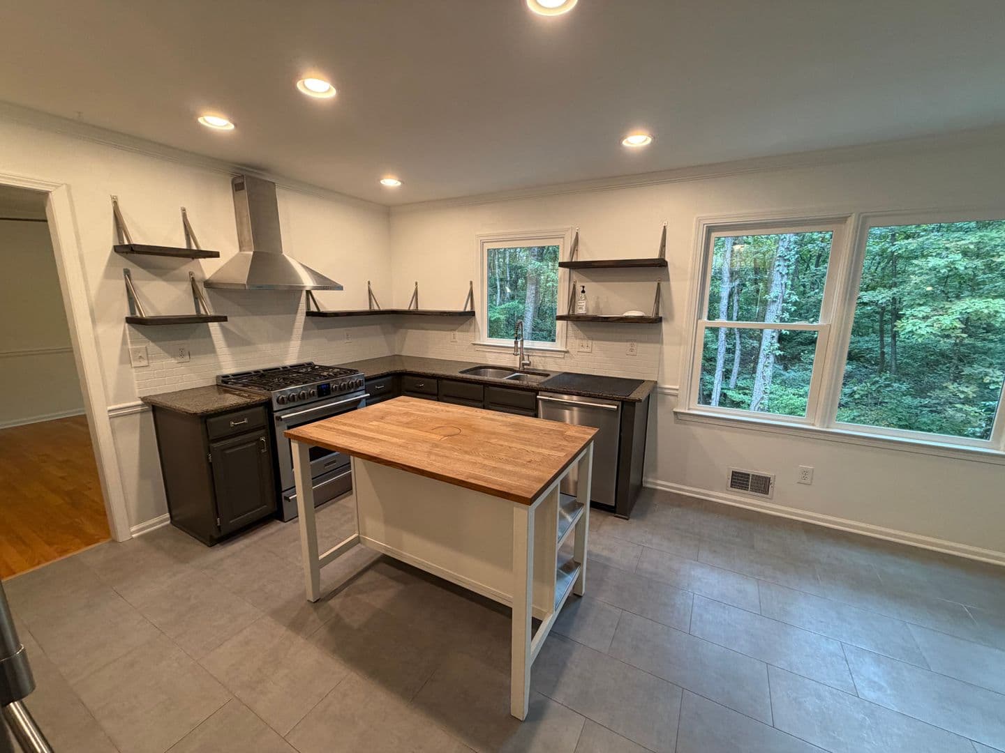 Lawrenceville House: 190 Timber Oak Cove