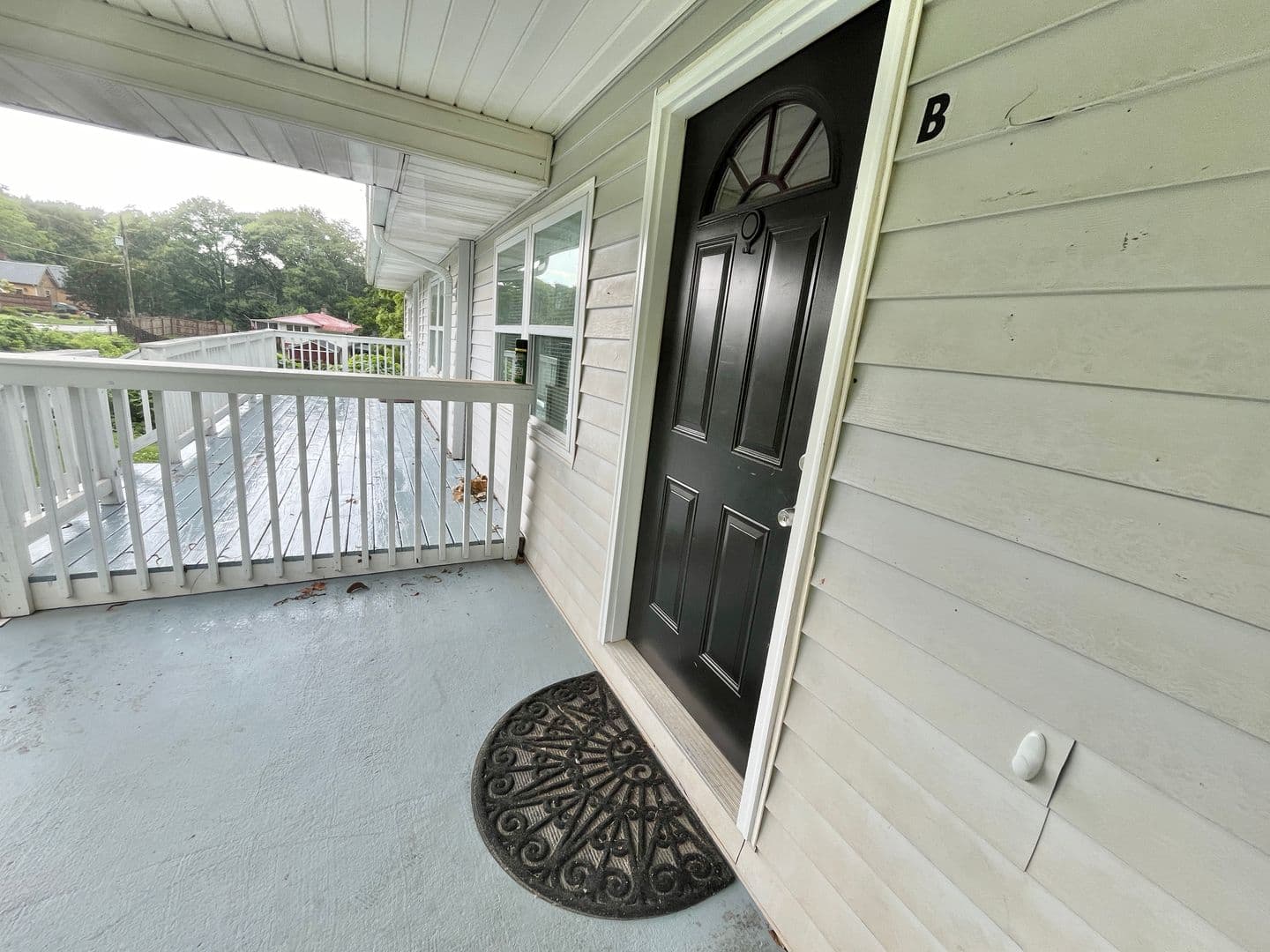 Oakwood Apartment: 4415 Oak Street