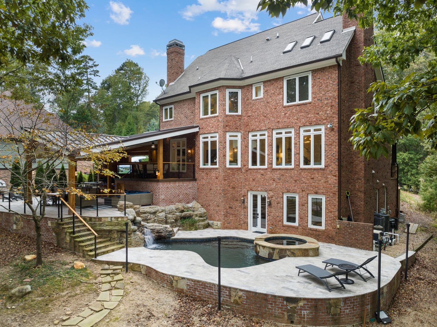 Buford House: 6031 Shadburn Ferry Rd.
