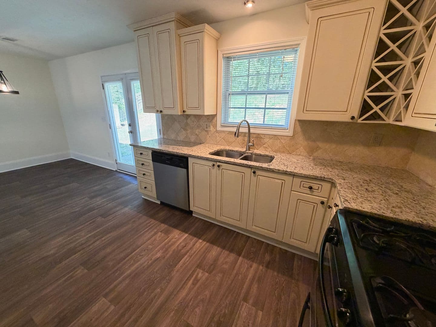 Suwanee House: 3884 Dollar Cr.