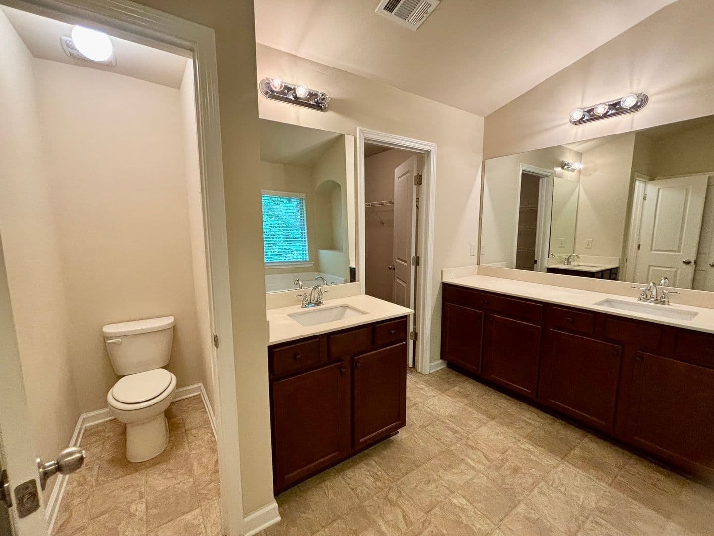 Cumming House: 1344 Brookmere Way