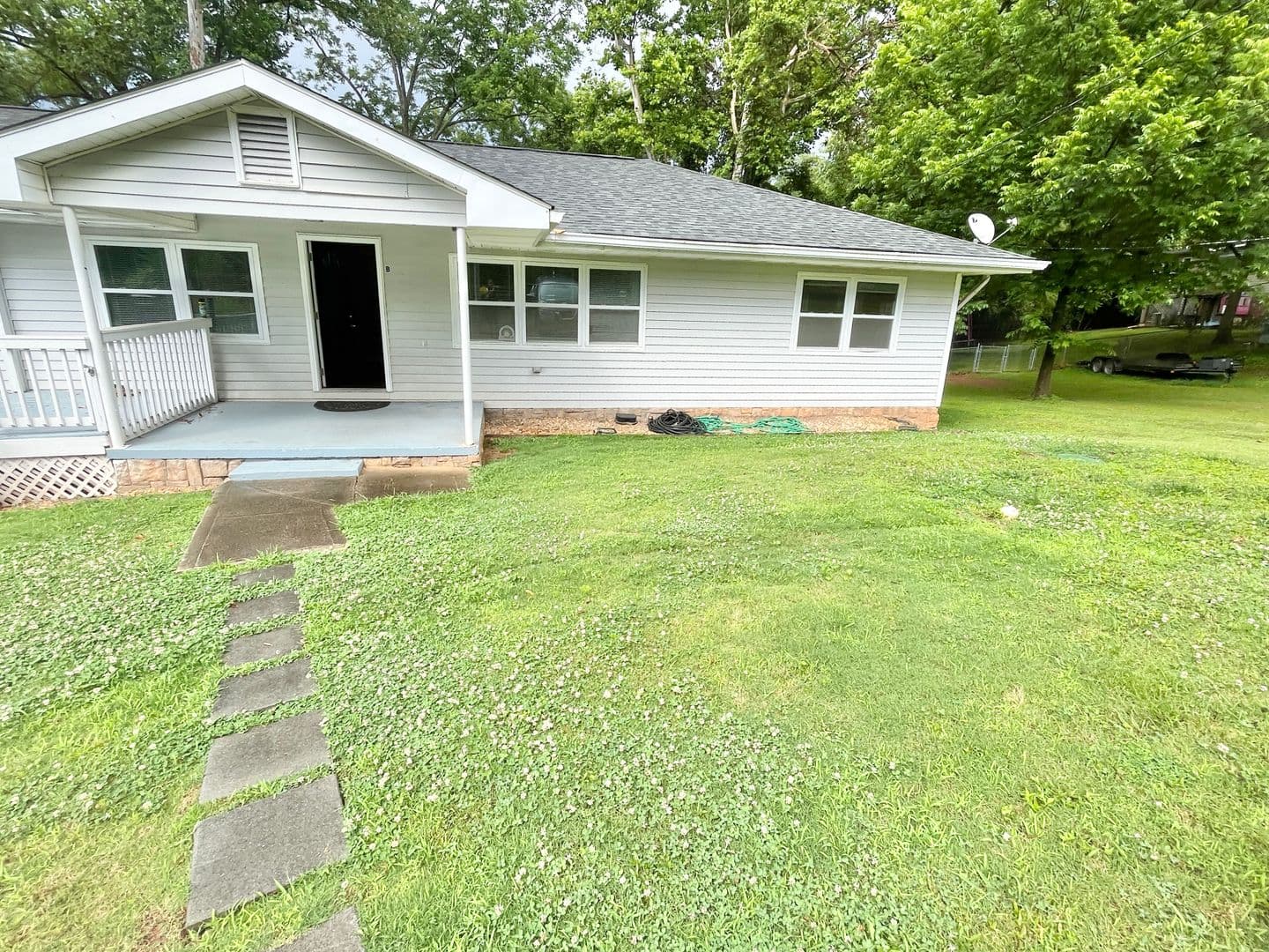 Oakwood Apartment: 4415 Oak Street