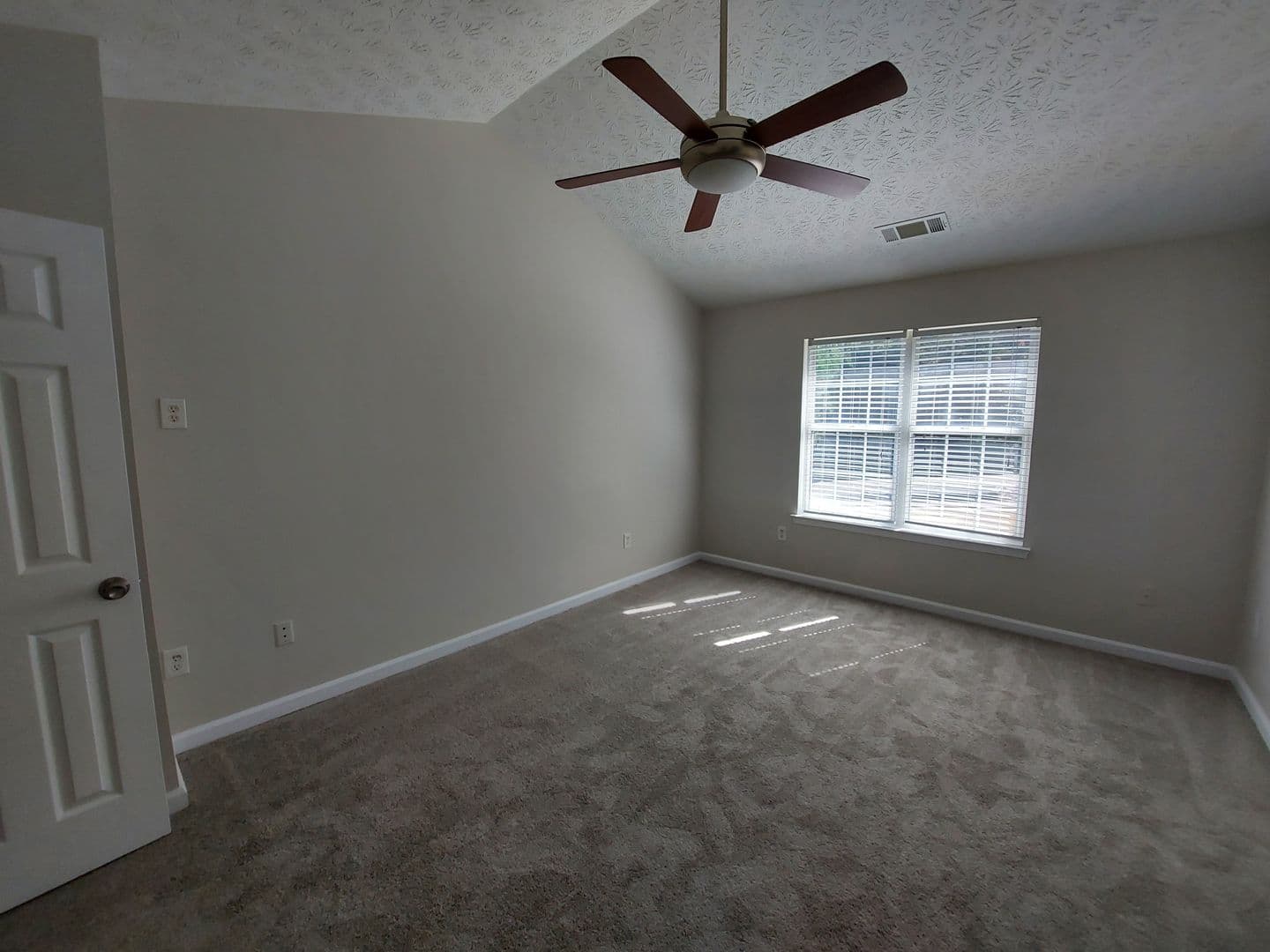 Lithonia House: 7039 Setters Way