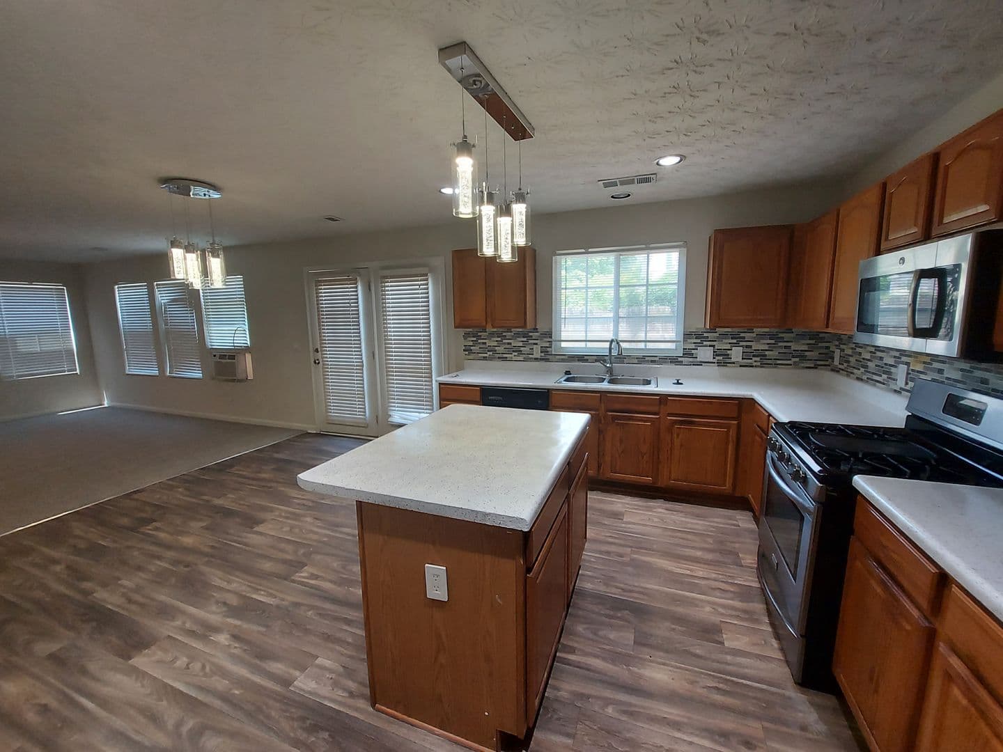 Lithia Springs House: 1190 Andrews Drive