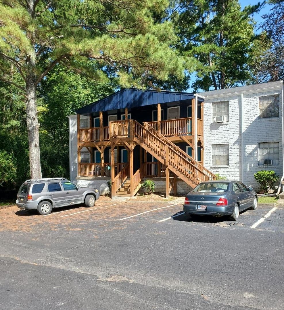 Forest Park Apartment: 460 Main St.