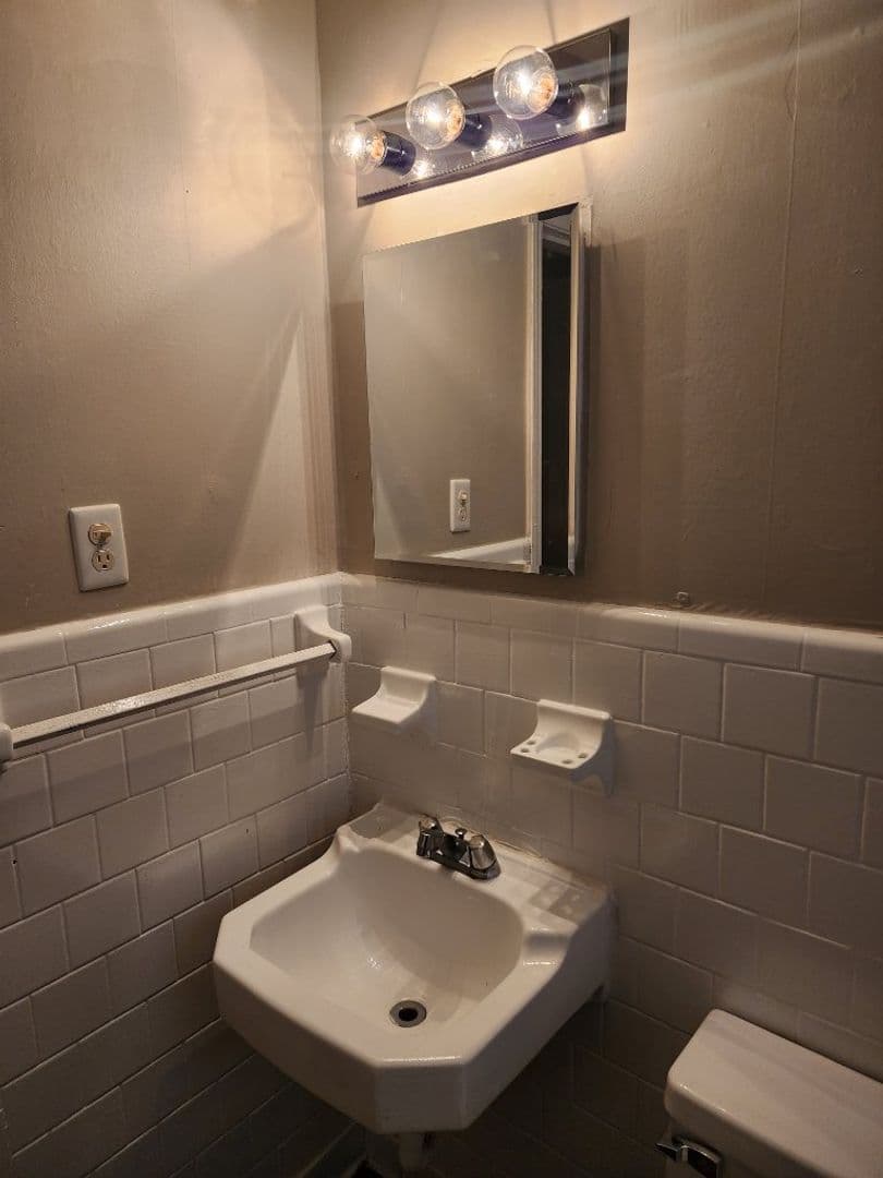 Forest Park Apartment: 460 Main St.