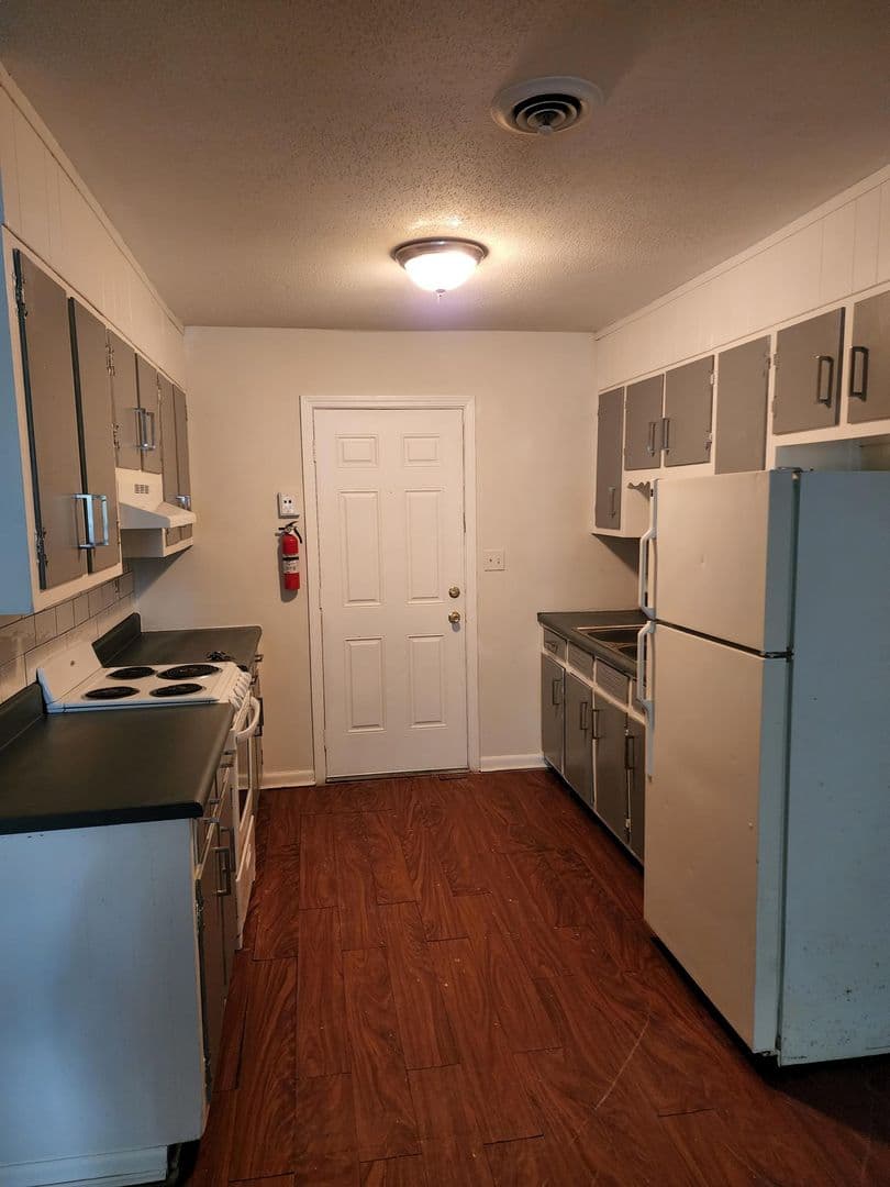 Hapeville Apartment: 585 Marina St.
