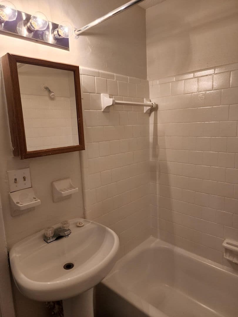Hapeville Apartment: 585 Marina St.